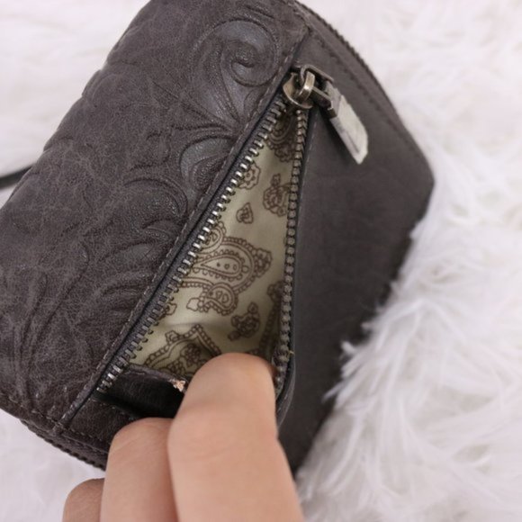 2/$20 NWOT Simply Noelle mini grey crossbody - Picture 6 of 9